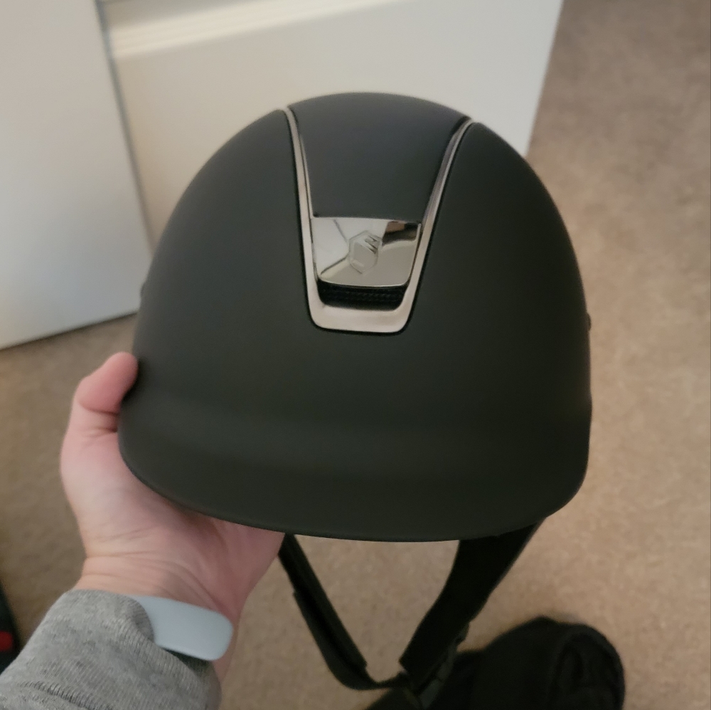 Brand new samshield  shadow Matt. Med shell with 56, 57, 58 liners included